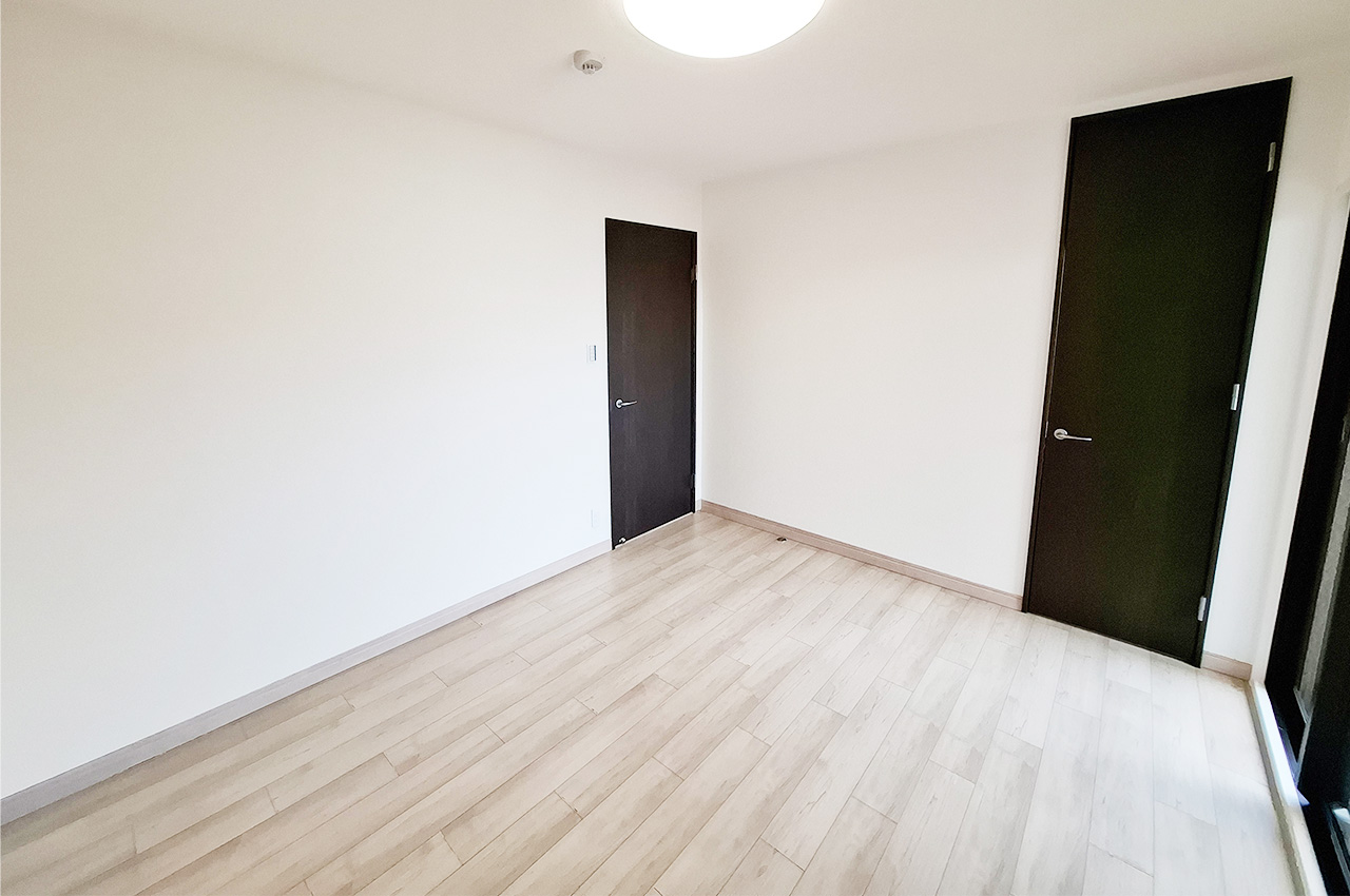 洋室1：クロスやフローリングを貼替えるなどリフォーム済み。