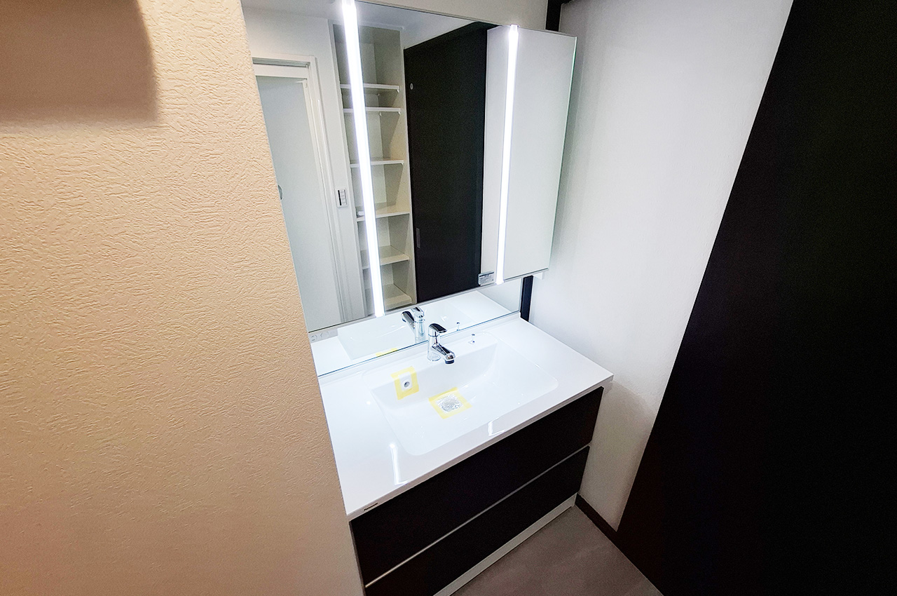 洗面室：洗面化粧台を新調済み。