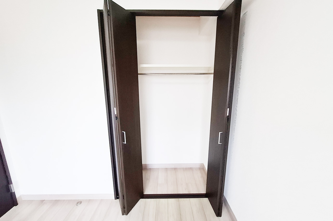 洋室2クローゼット