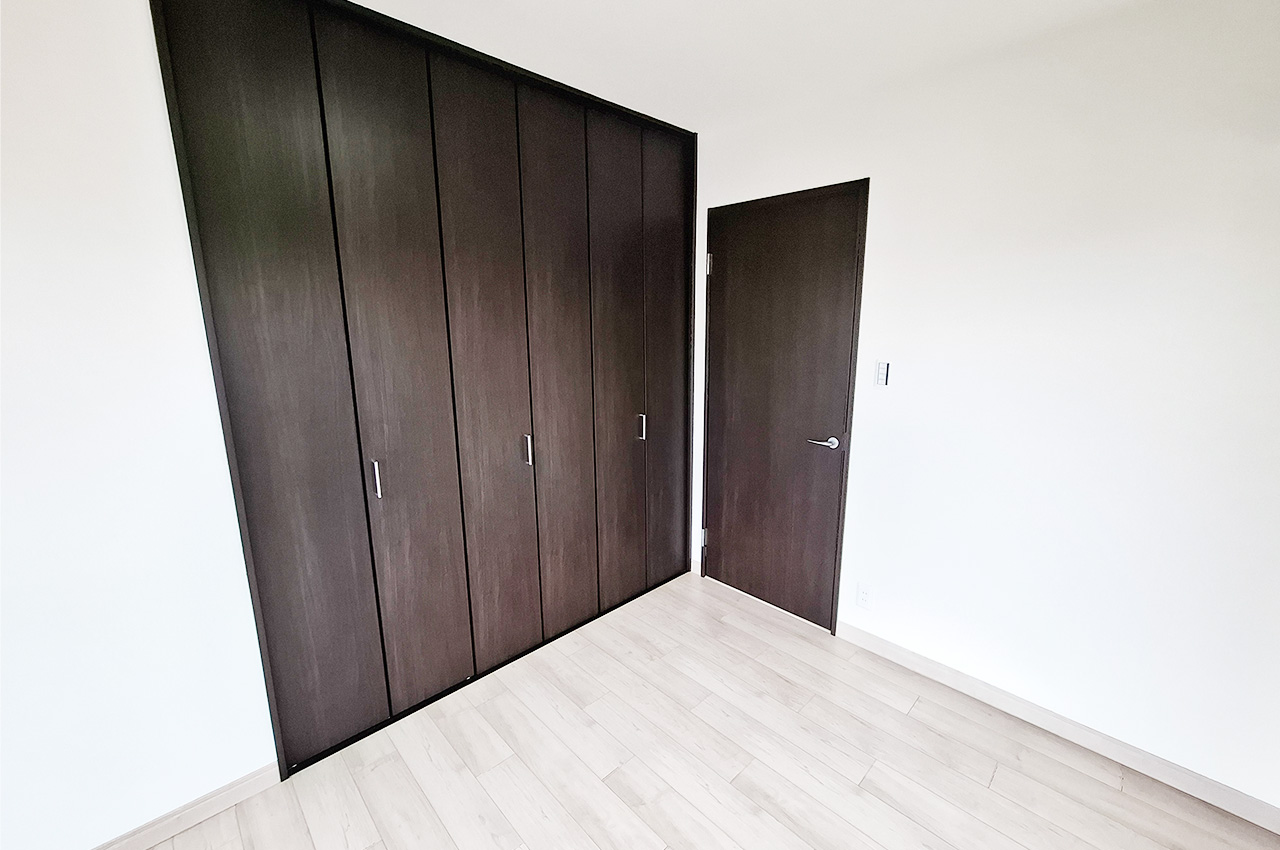 洋室3：クロスやフローリングを貼替えるなどリフォーム済み。