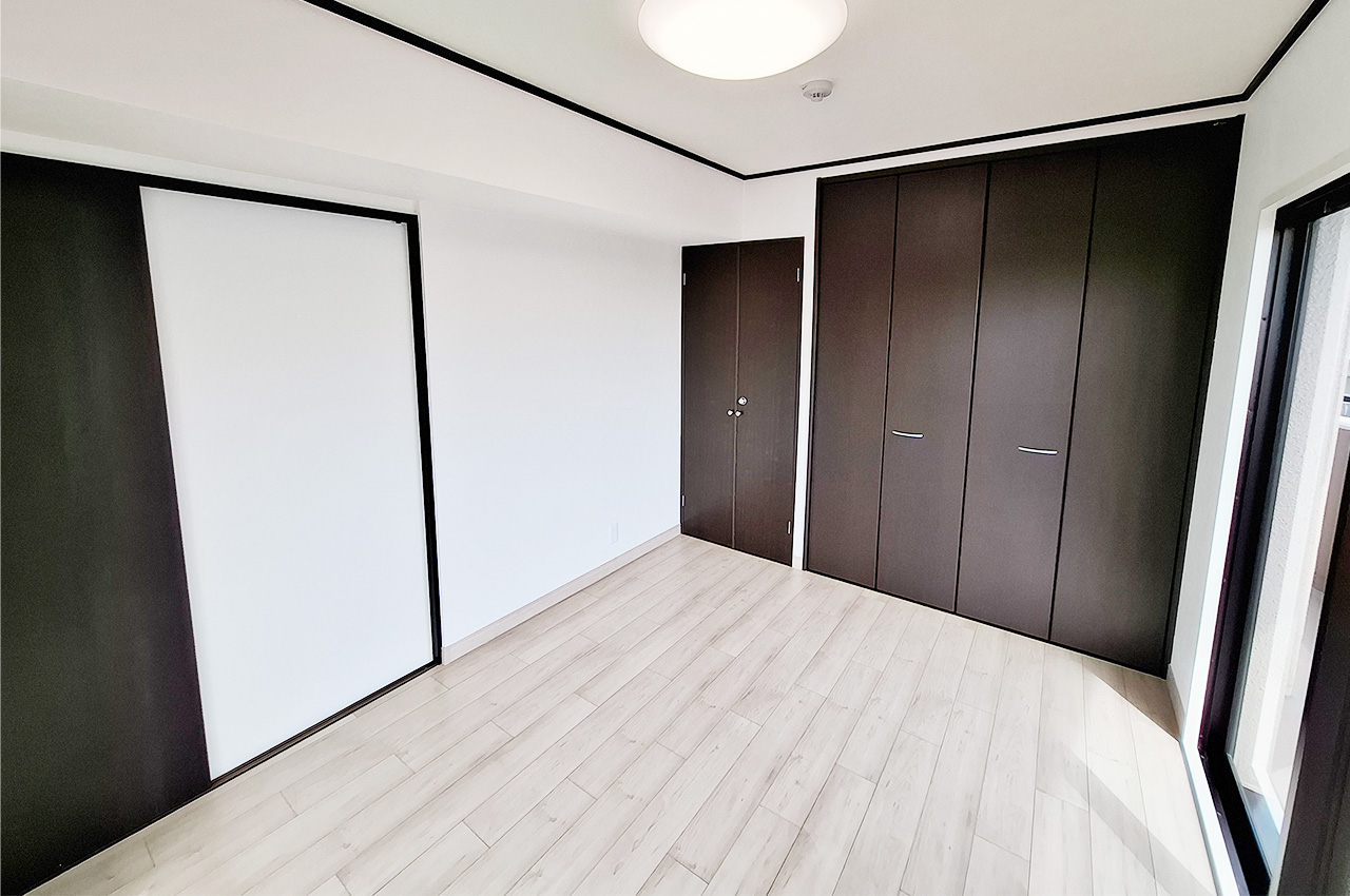 洋室4：クロスやフローリングを貼替えるなどリフォーム済み。