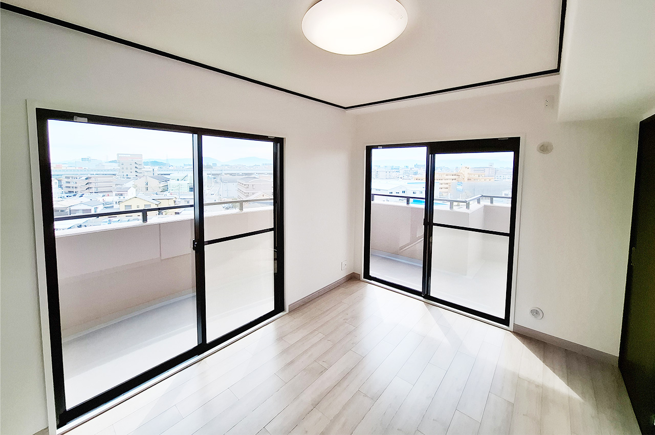 洋室4：二面バルコニーの明るいお部屋です。