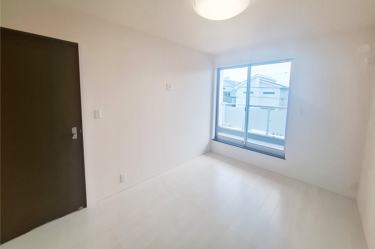 洋室2：バルコニーに面したお部屋です。