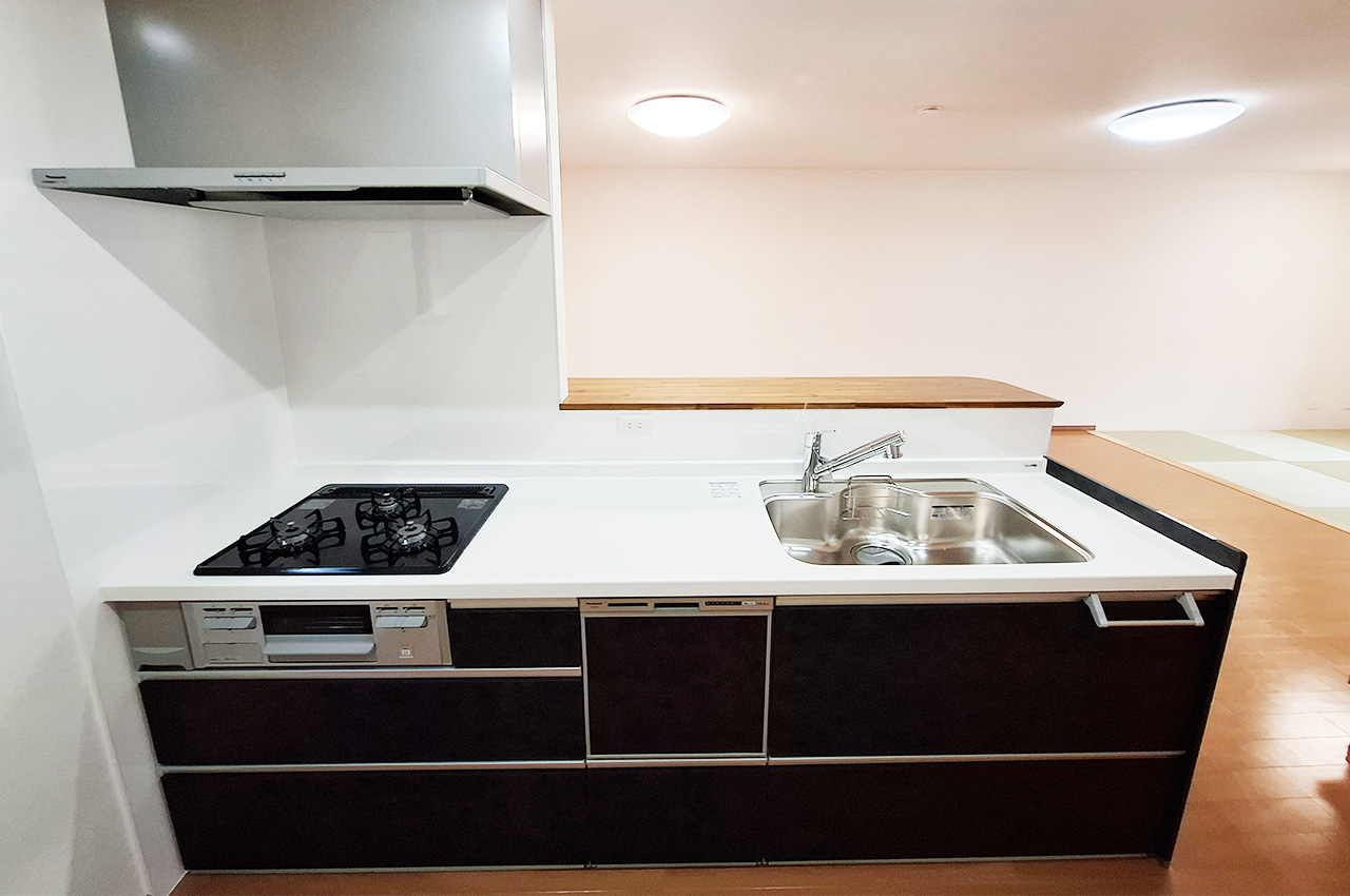 キッチン：食洗機・浄水器付きのシステムキッチンを新調済み。