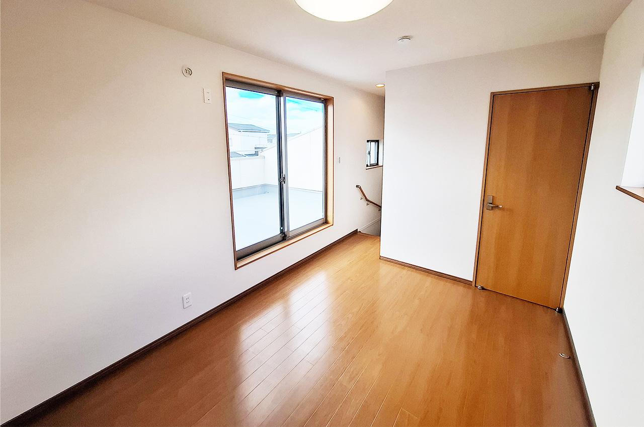 納戸：ルーフバルコニーへ出入り可能です。