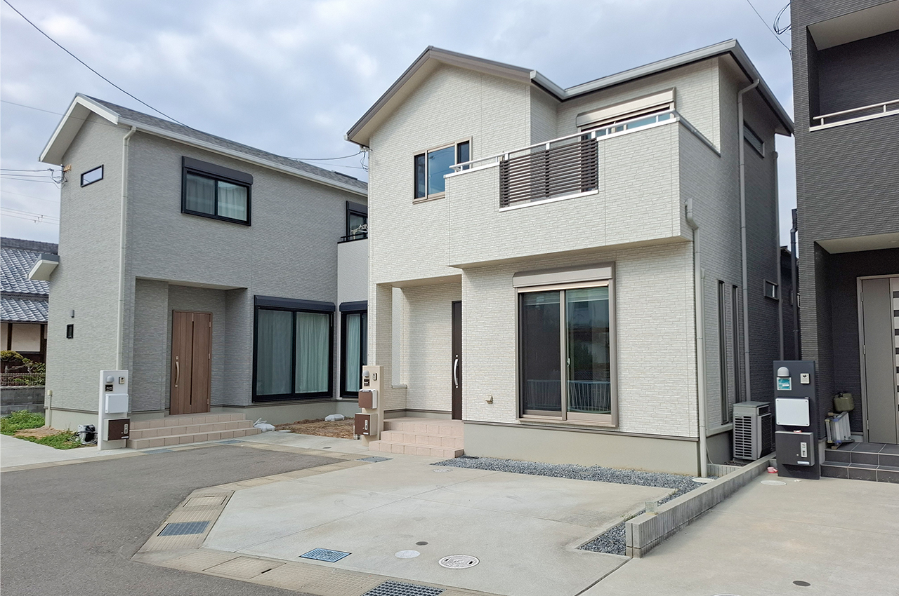 前面道路を含む外観