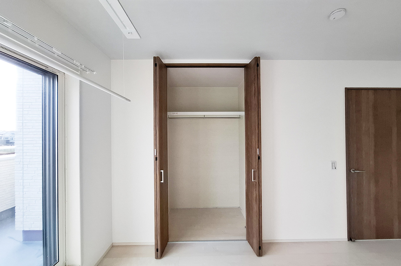 洋室2クローゼット