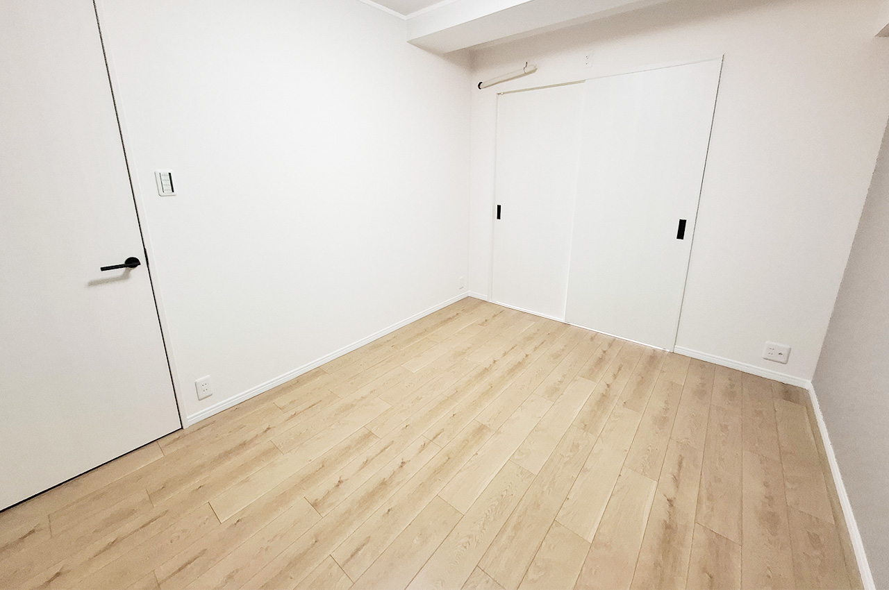 洋室1:リフォームで和室から洋室に変更し、室内を一新しました。