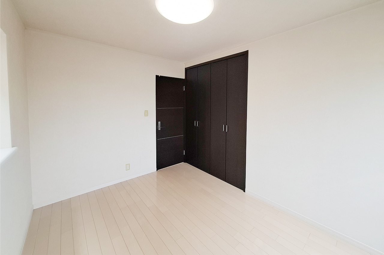 洋室3:クローゼット付きで整理整頓しやすいお部屋。