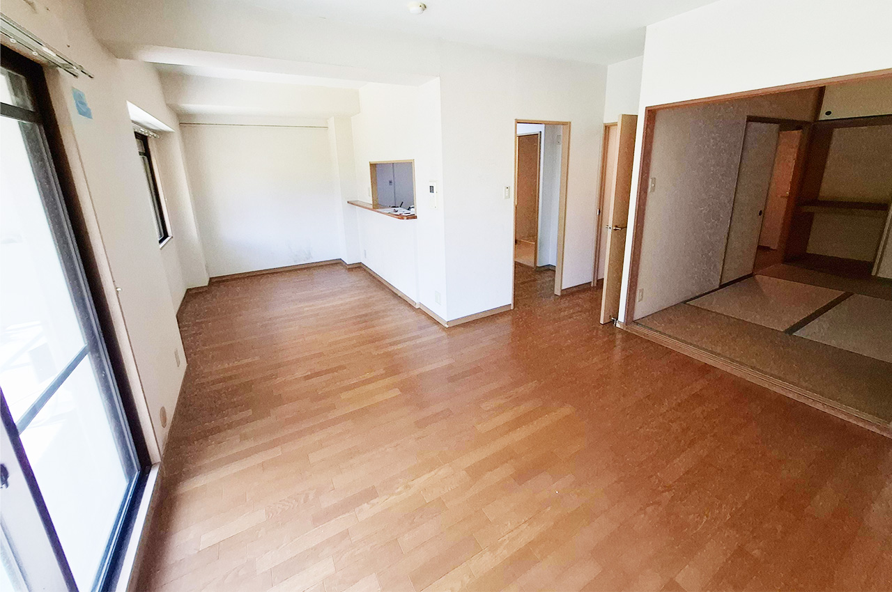 LDK（実際の写真）：約16.9帖のLDKは、用途に合わせて和室との一体利用も可能です。