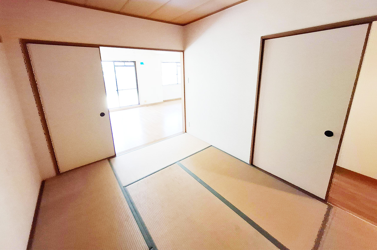 和室：LDKに隣接した6帖の和室。扉を開放すれば、より広々とした空間として使えます。