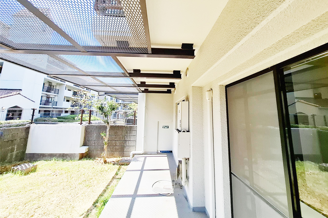 テラス・専用庭：約9.96m2のテラスと約21.82m2の専用庭です。