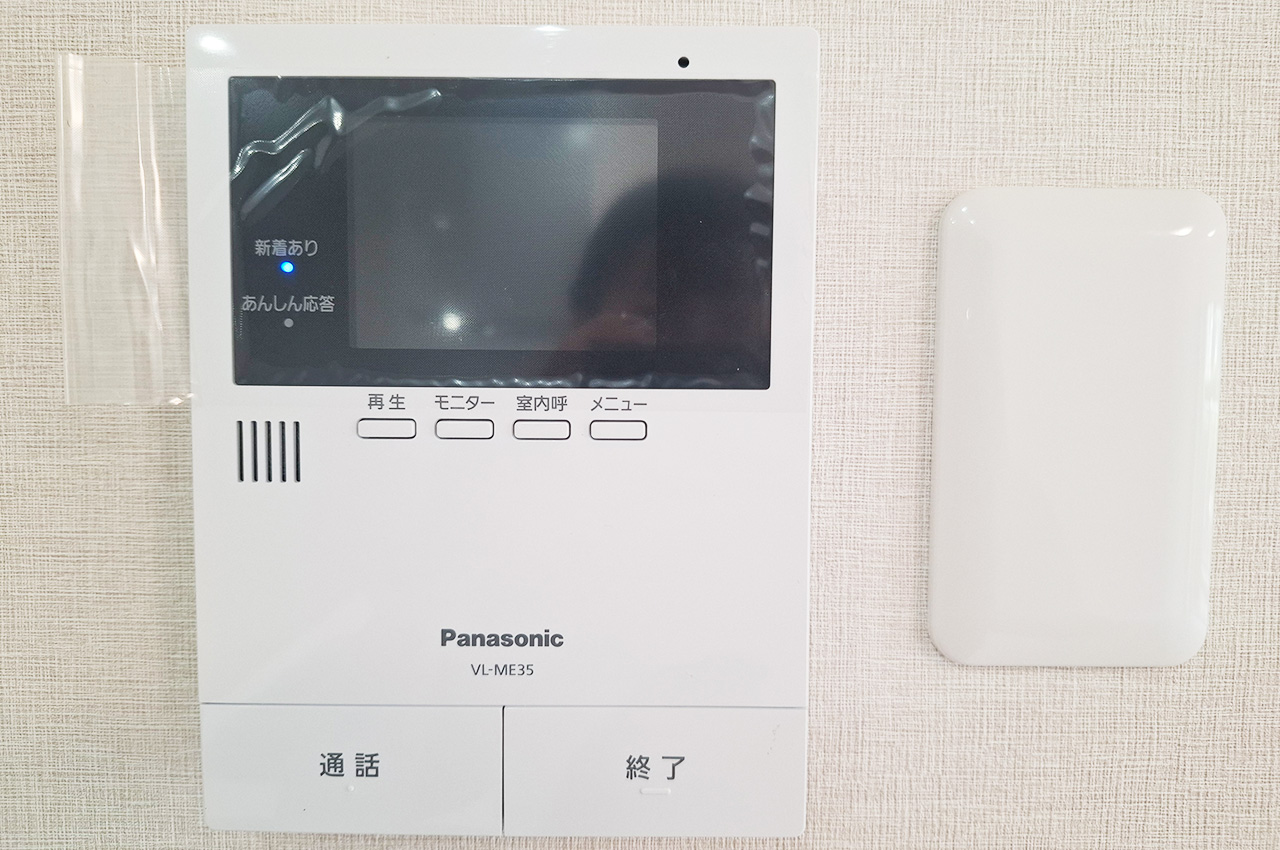 モニター付きインターホン：新調済み。来客時にも安心の設備です。