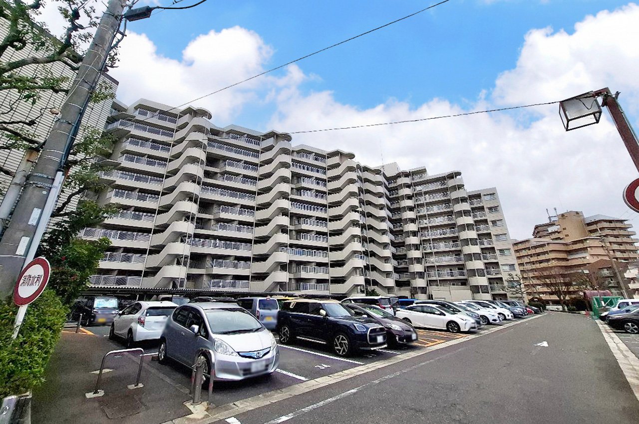 外観：上野芝駅徒歩7分の駅チカマンションです。
