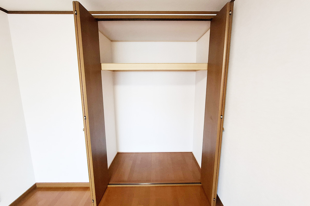 洋室2クローゼット