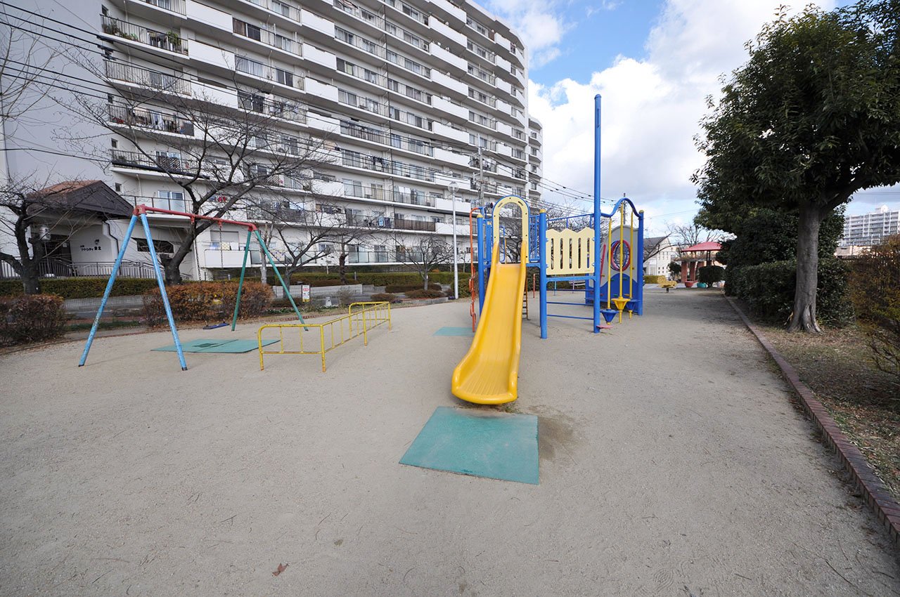 マンション隣接公園