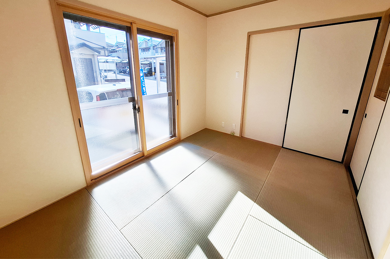 和室：壁・天井クロスを貼替え済み。