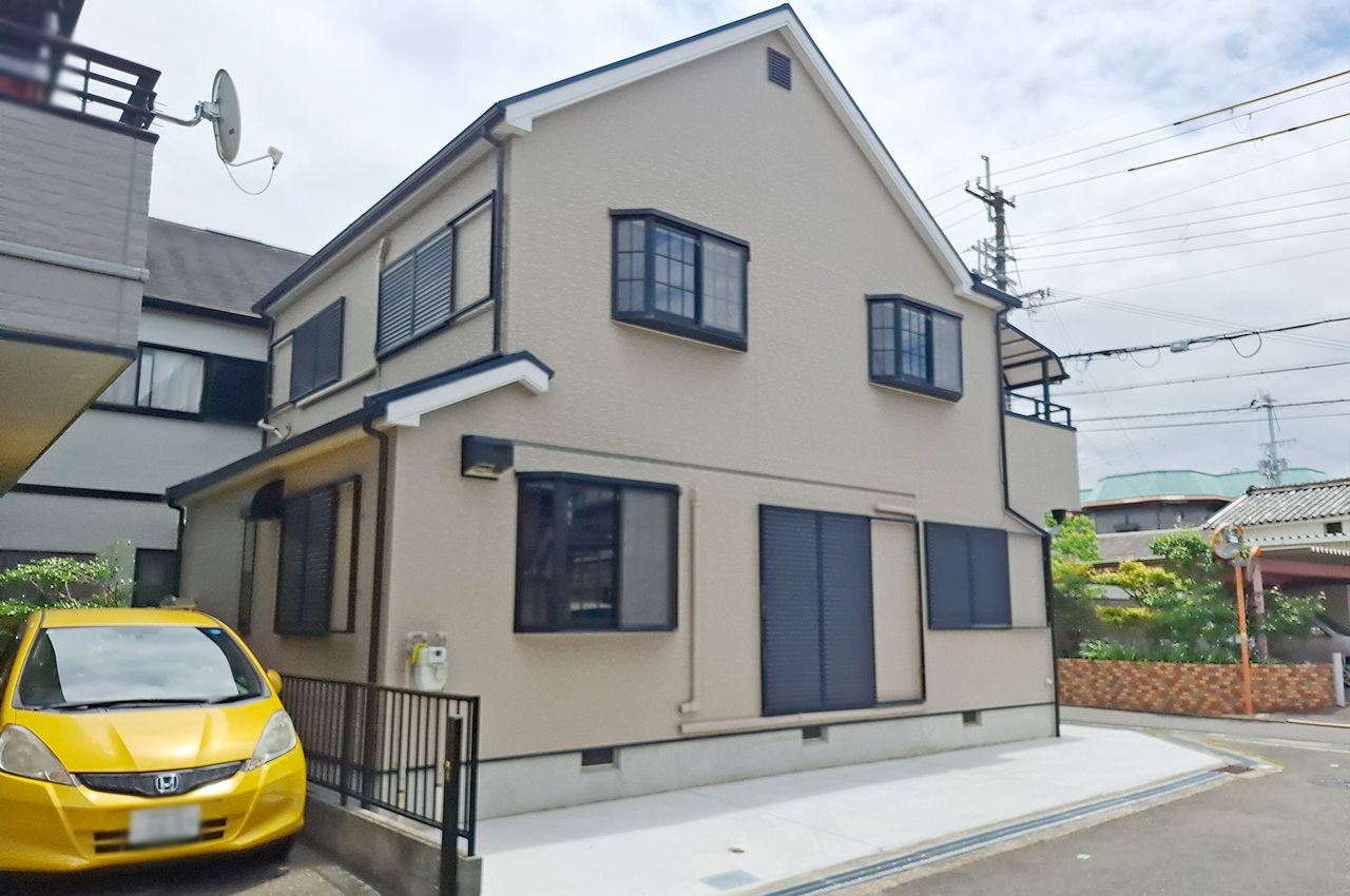前面道路を含む外観