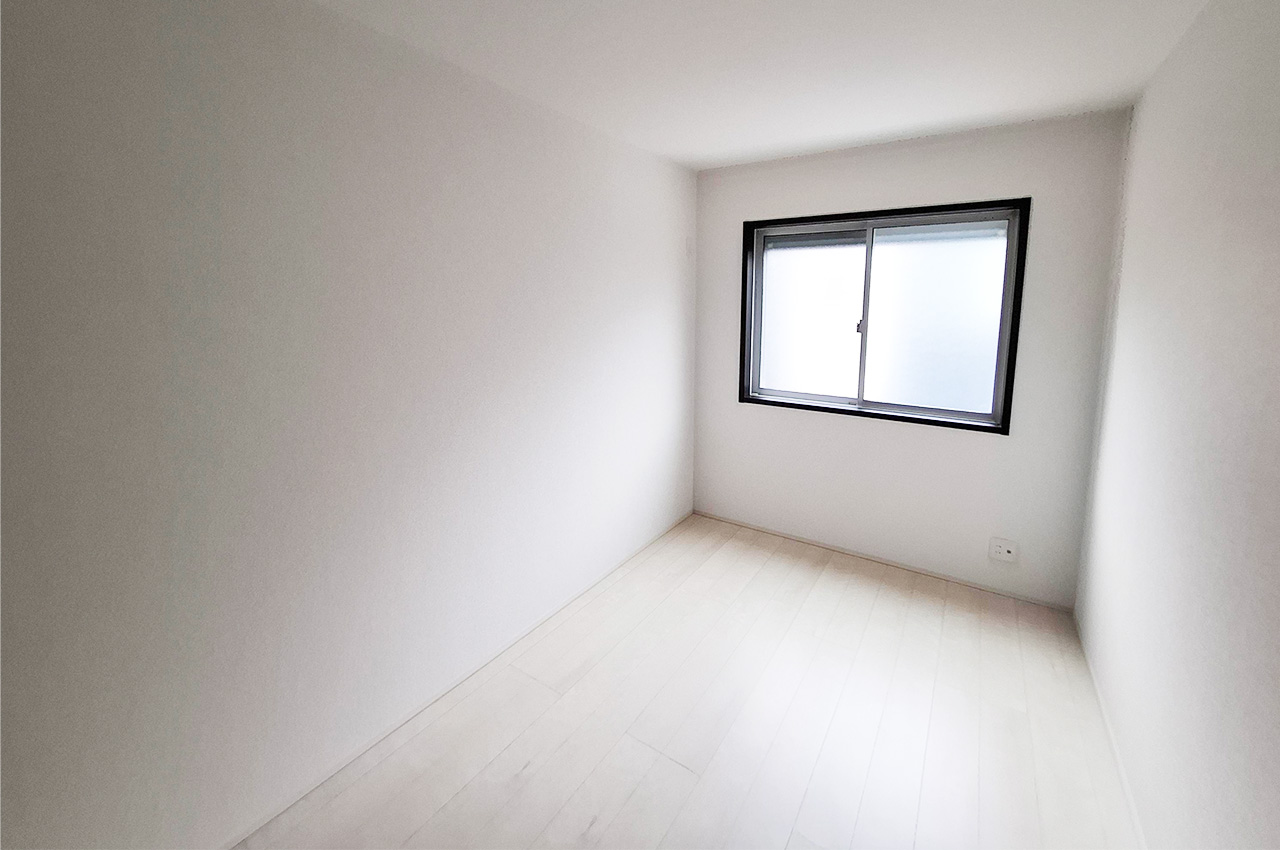 洋室3：窓付きで換気がしやすいお部屋です。
