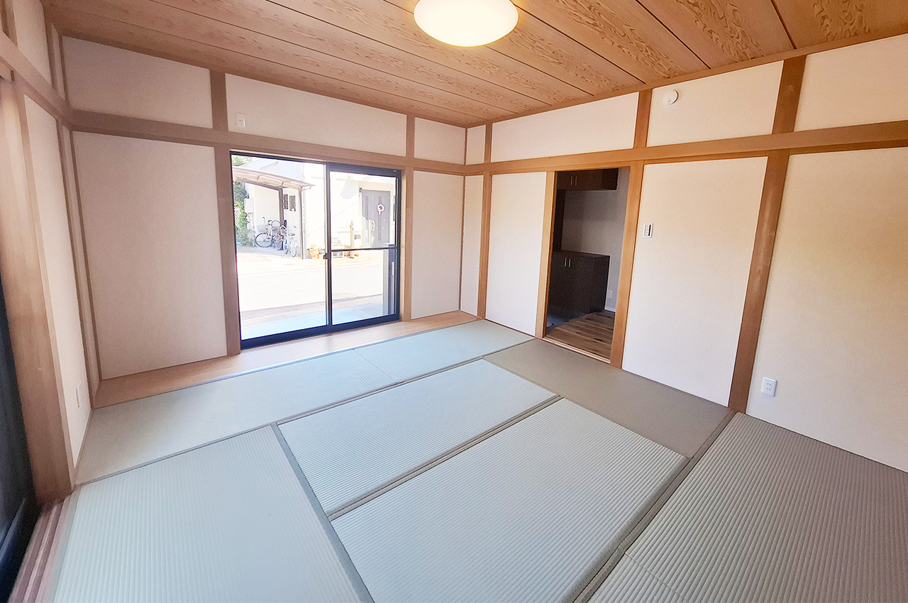和室:約8帖の広々としたお部屋は客間やリラックススペースなど様々な用途で活用できます。
