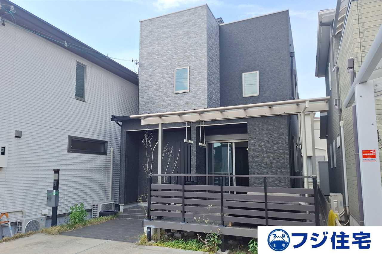 外観（植木鉢・家具撤去前）