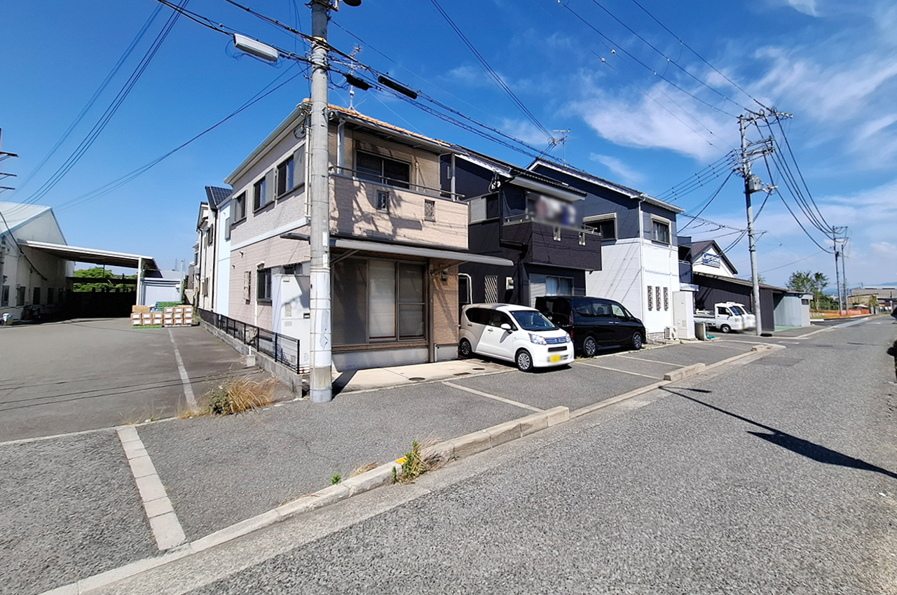 前面道路を含む外観