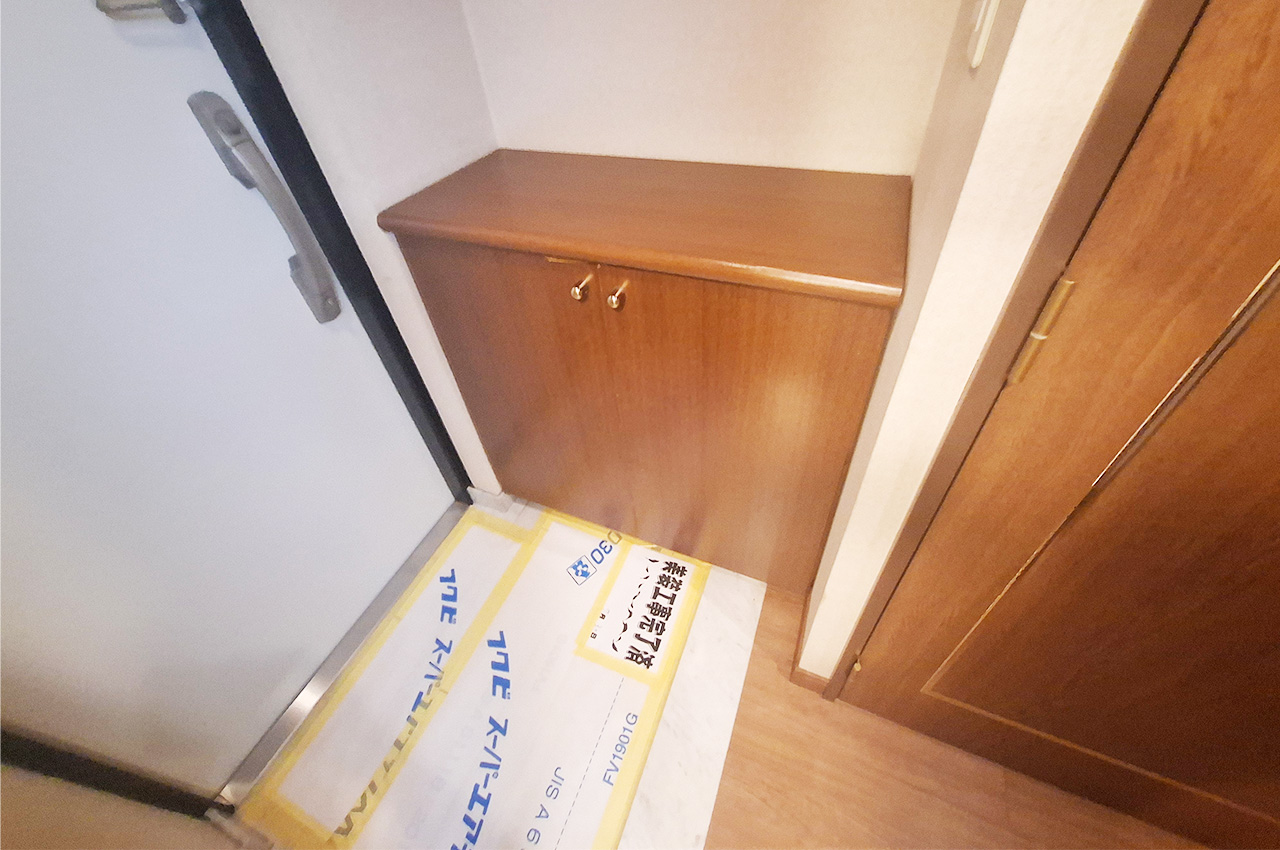 玄関：シューズボックス付きで靴を整理しやすい玄関です。