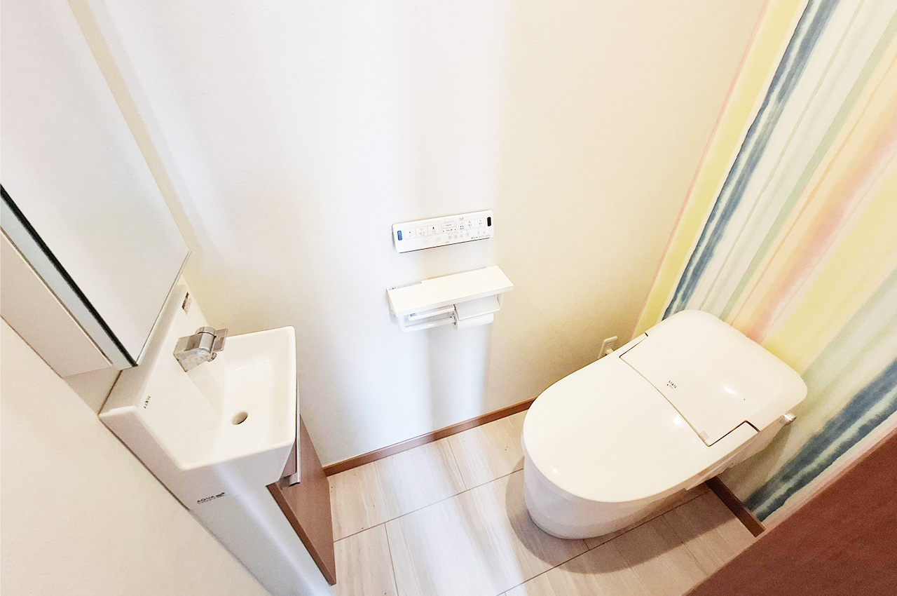 1階トイレ：手洗い付き。1・2階両方にトイレがあります。