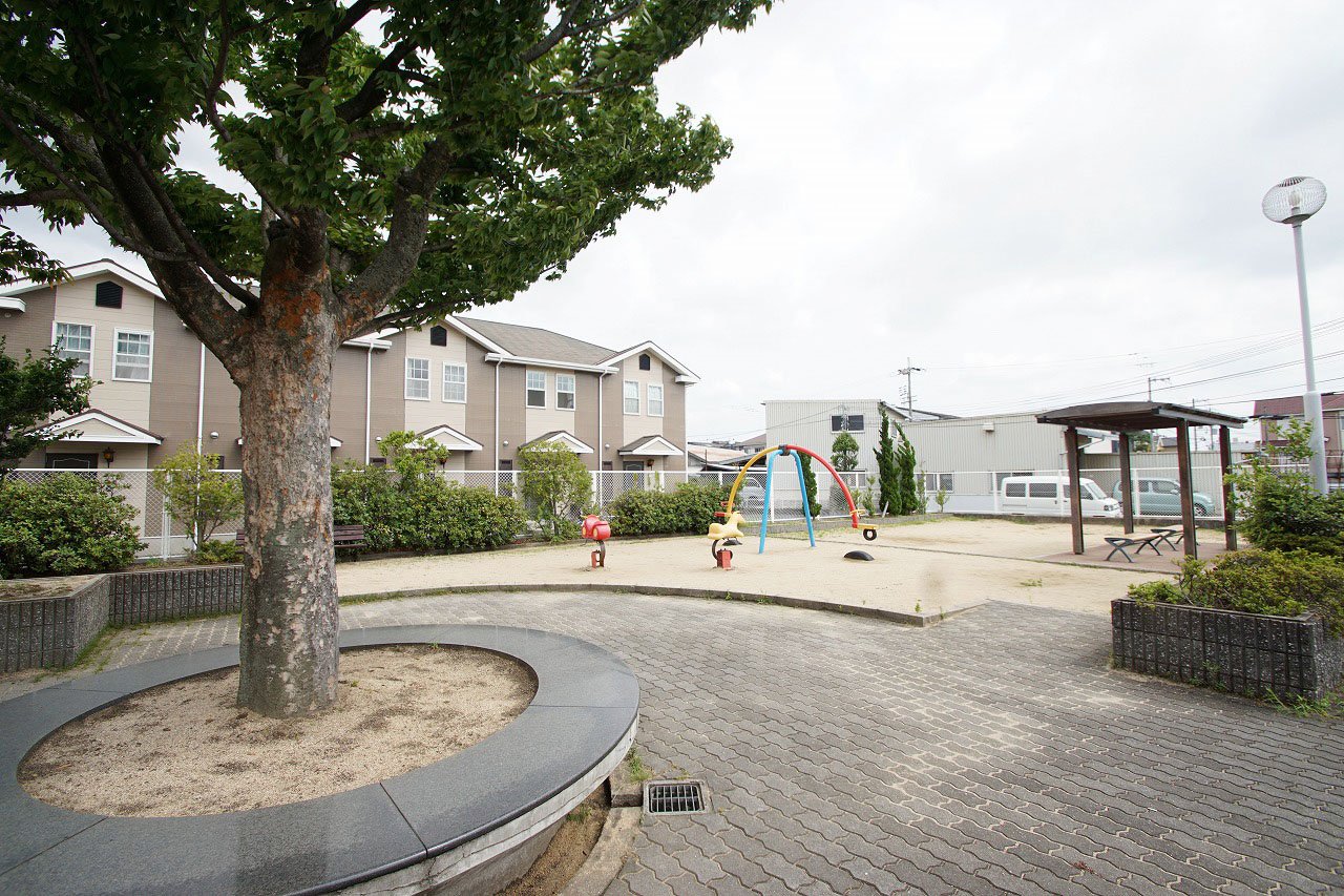 隣接公園