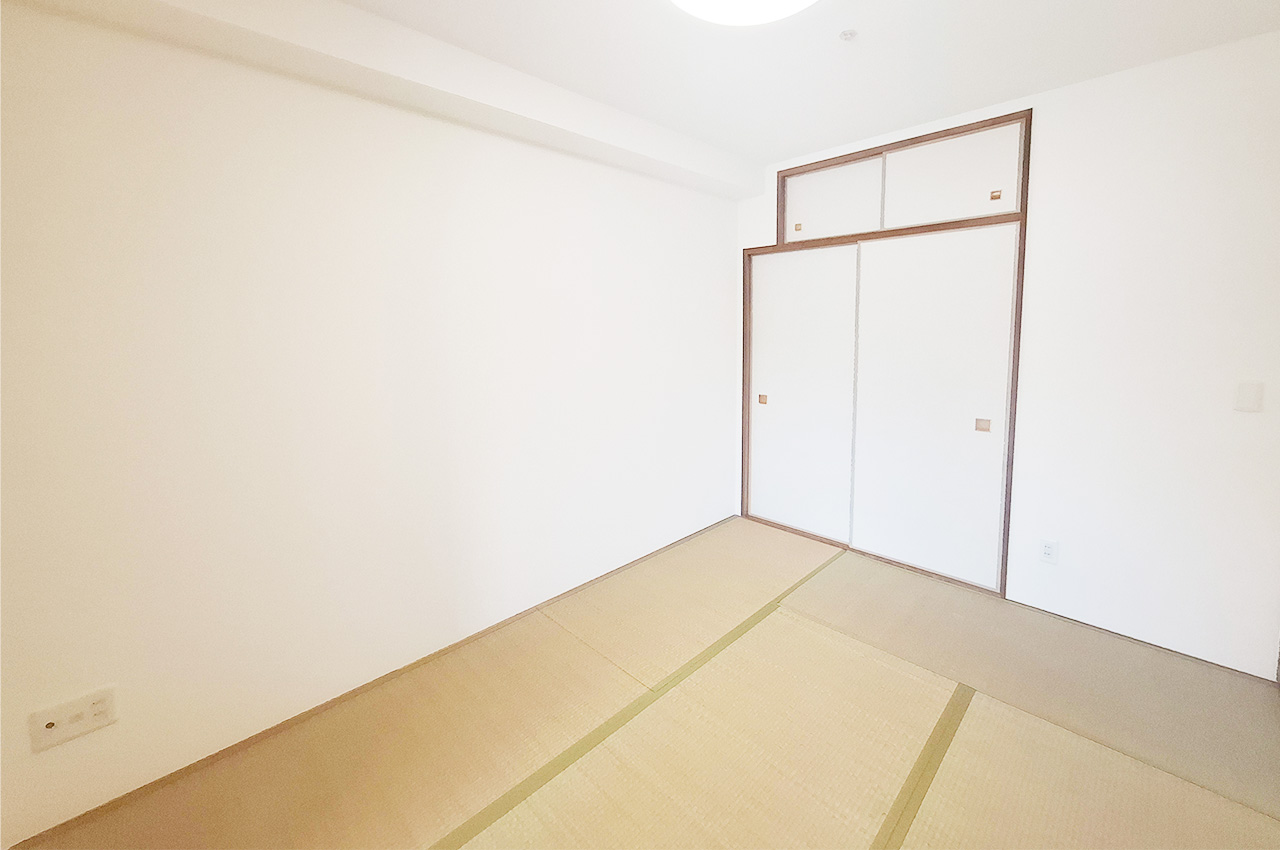 和室:押入付きで布団や季節物をまとめて収納できます。