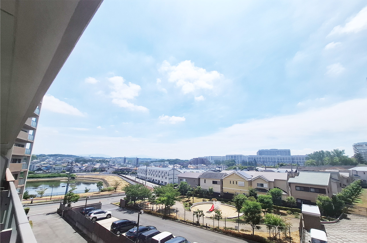 眺望:11階建て4階部分で開けた景色が楽しめます。