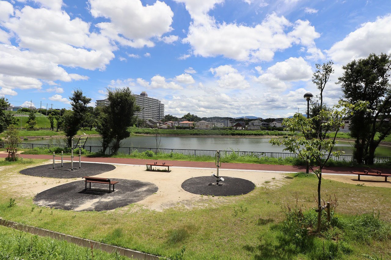 隣接公園 (ブロッサムヴューガーデン)