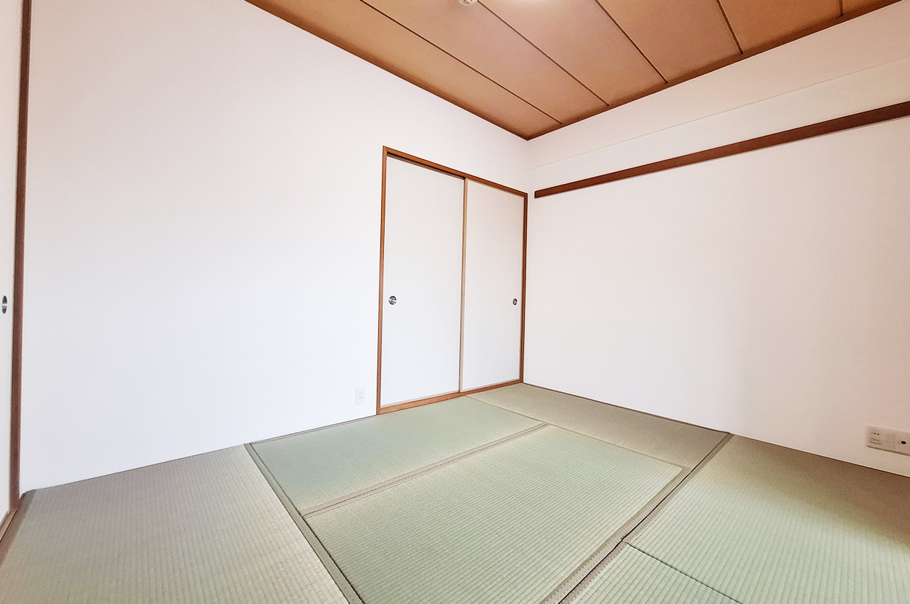 和室:畳表替え、襖・障子を貼替え、内装を整えています。収納付き。