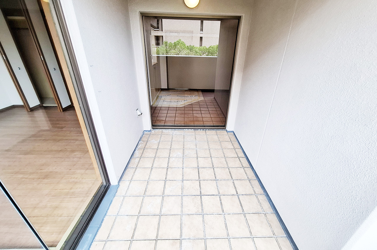 テラス:洗濯物干しとしても、ちょっとしたくつろぎスペースとしても活用できます。