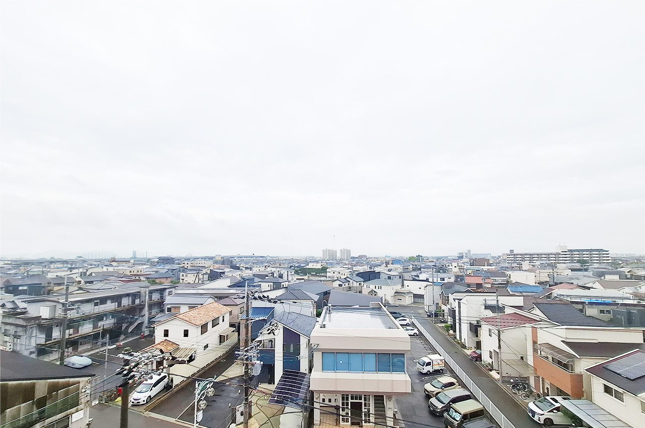 眺望:9階建ての6階部分で眺望良好。開けた景色を楽しめます。