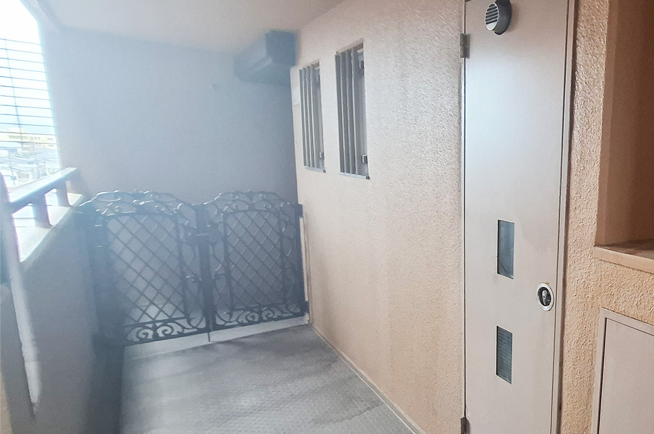 専用ポーチ:戸建てのような独立感を感じられる専用ポーチ付き。