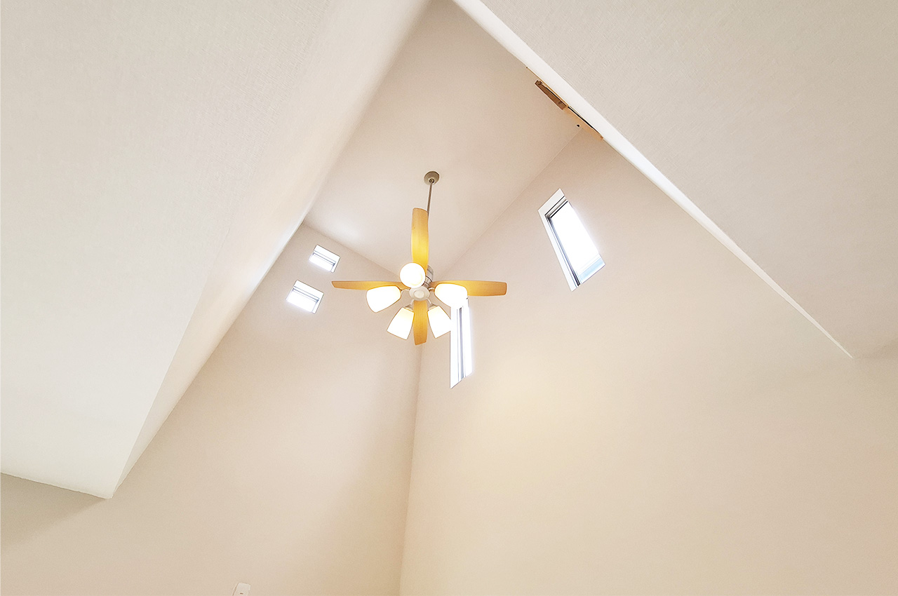 吹抜：LDK上部の吹抜は、住まいを広く開放的に見せてくれます。