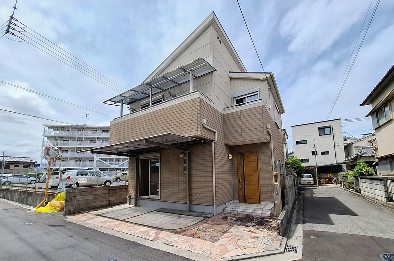 前面道路を含む外観