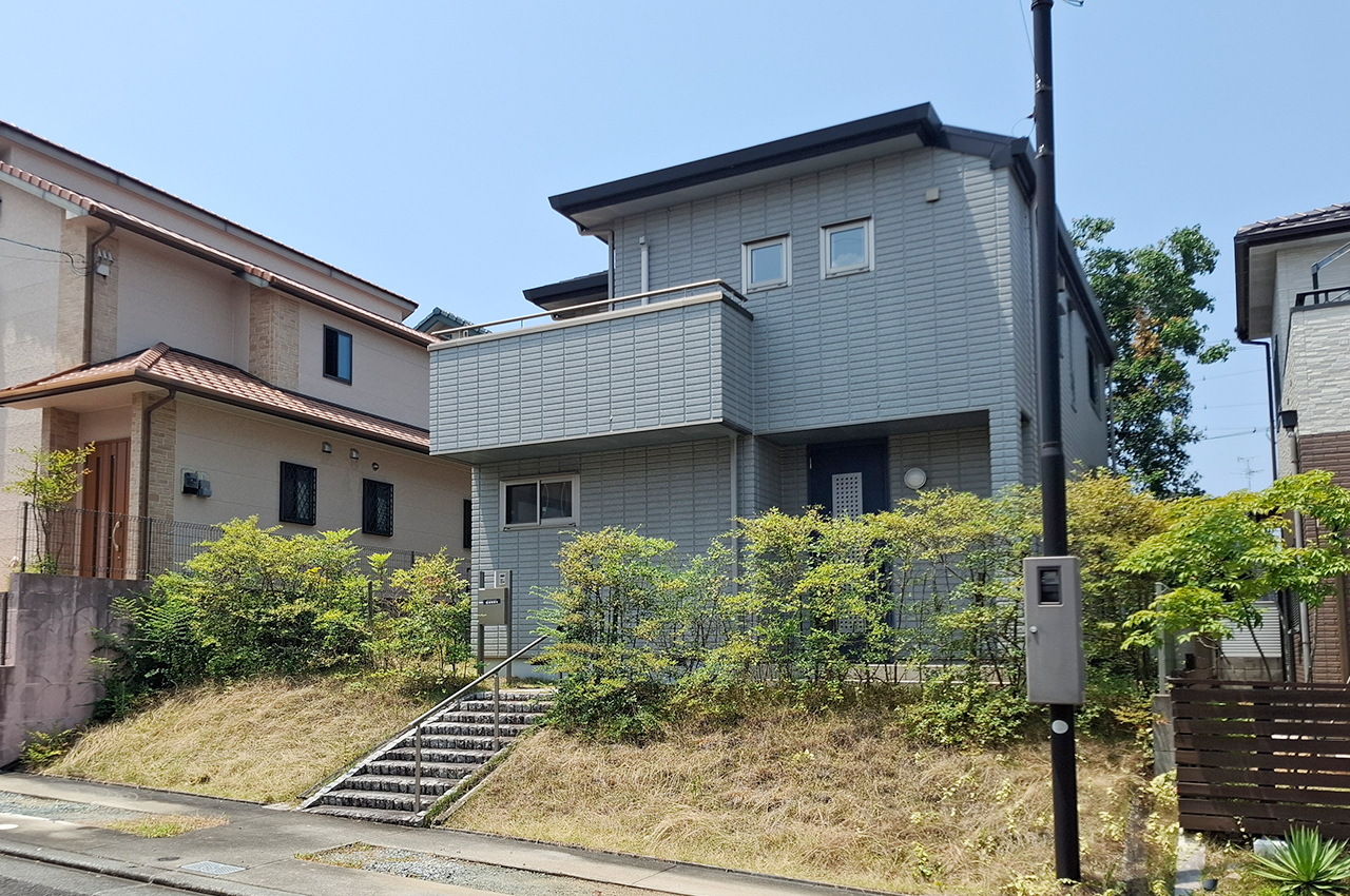 前面道路を含む外観