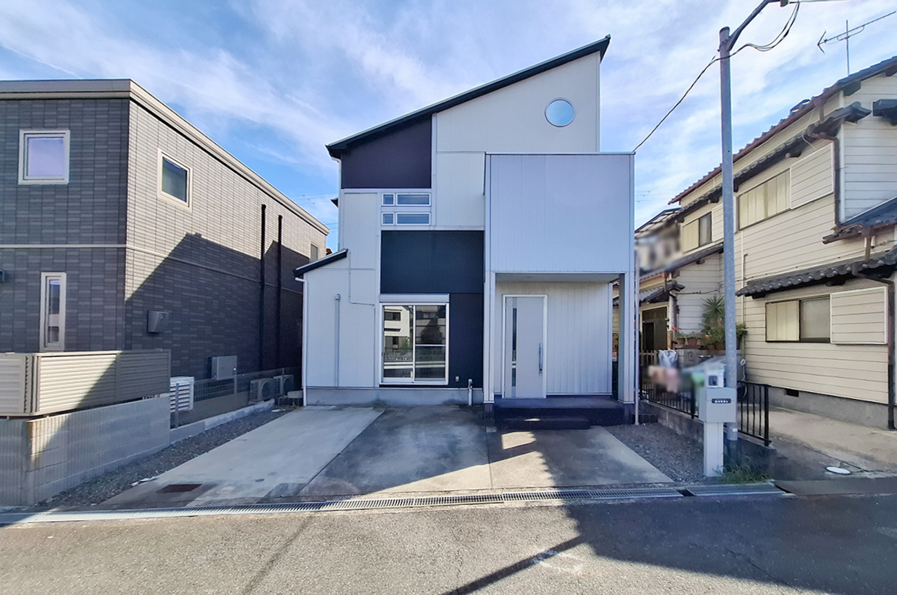 前面道路を含む外観