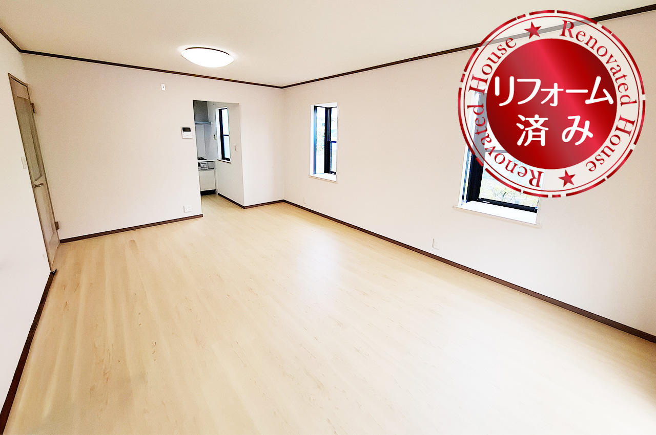 LDK:フロアタイル上貼りやクロスを貼替えるなどリフォーム済み。新生活を気持ちよくスタートできます。
