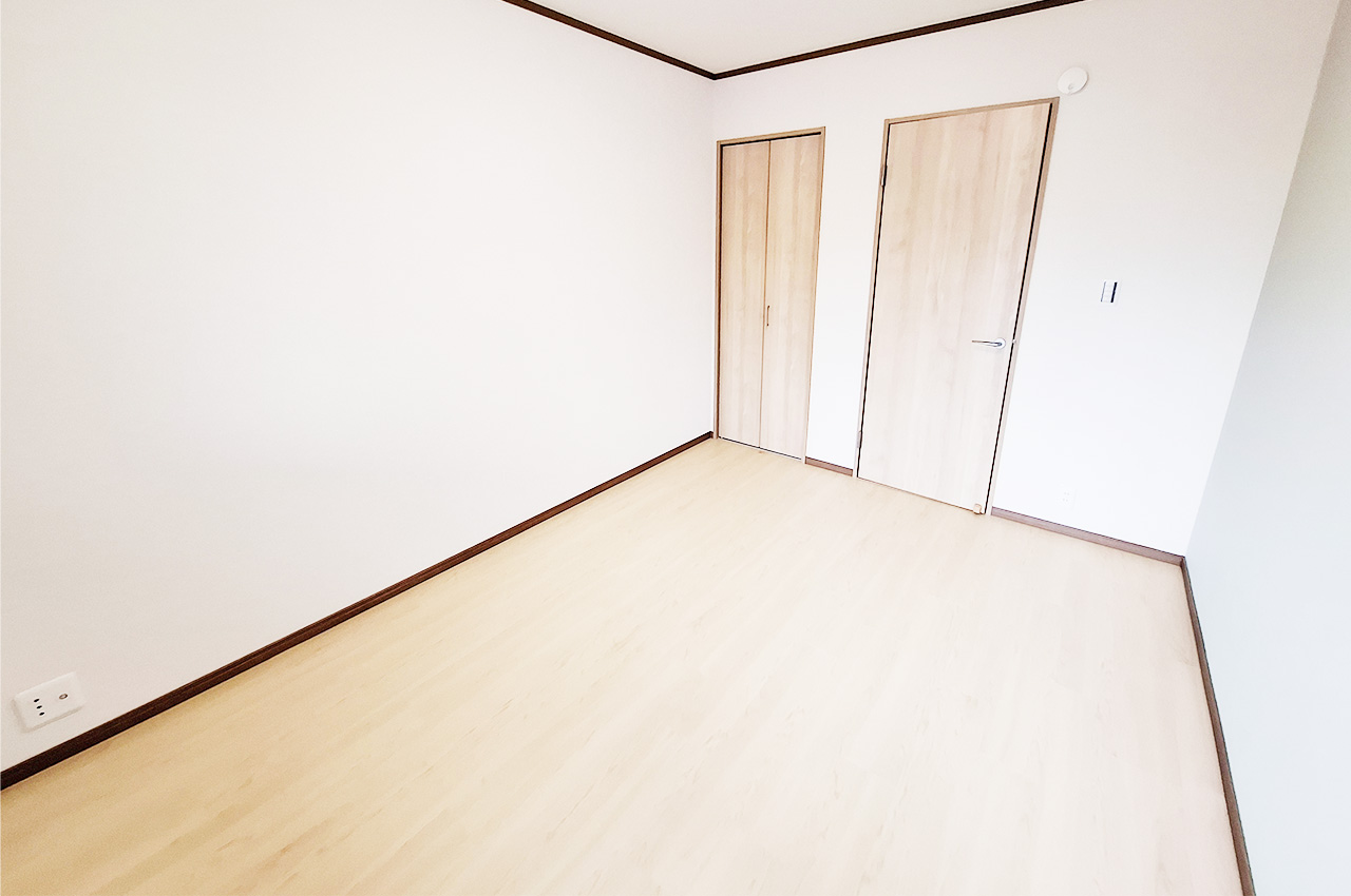 洋室2:約6帖のお部屋です。趣味部屋や子供部屋など、家族構成に合わせてお使いいただけます。