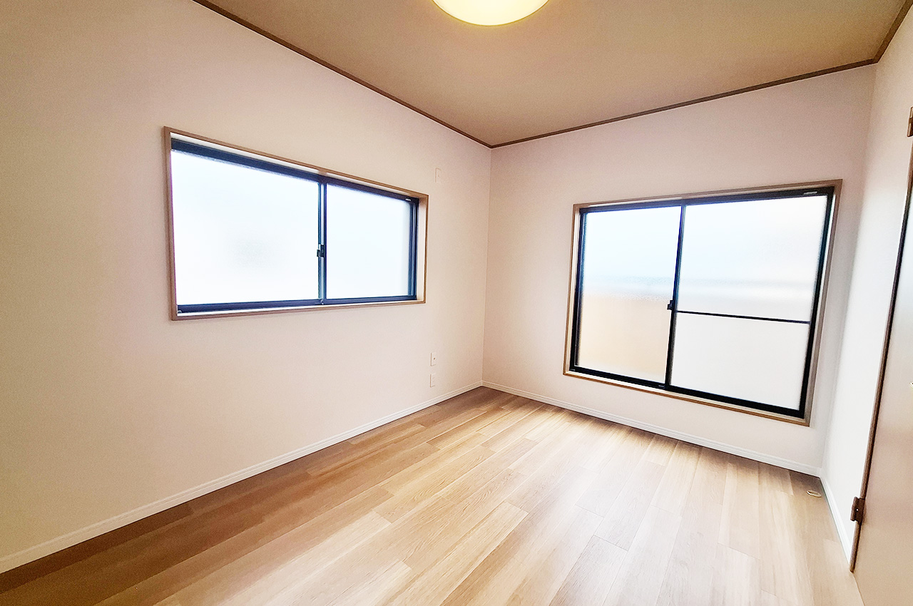 洋室2：バルコニーに面したお部屋です。