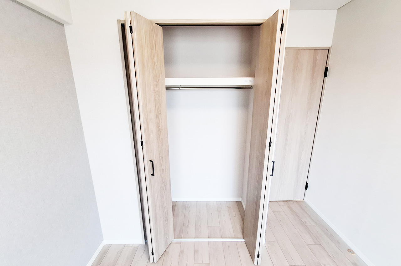 洋室3クローゼット:洋服や小物の収納に活用でき、お部屋がすっきり片付きます。