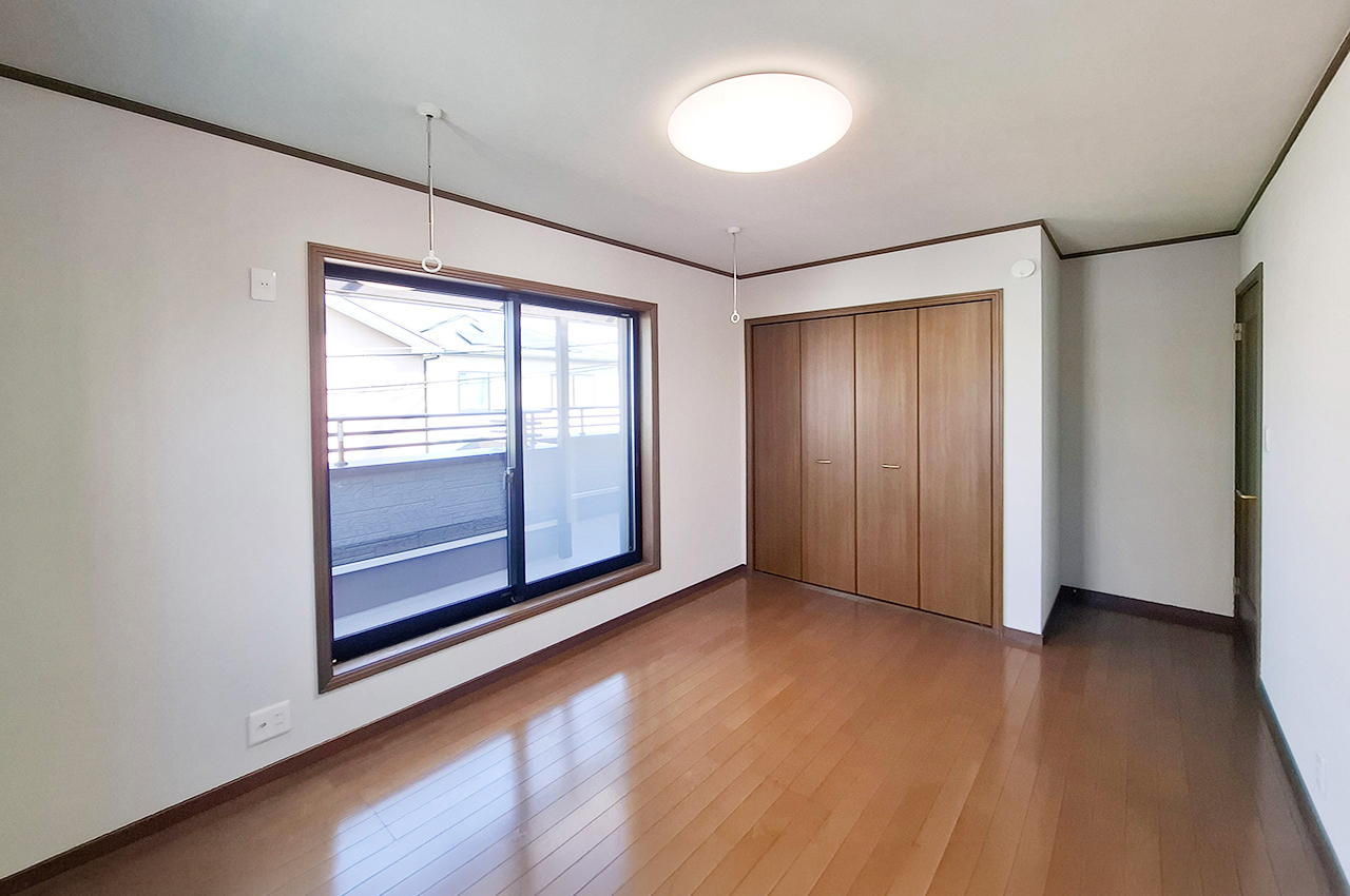 洋室3:約6.5帖の洋室。バルコニーに面した明るいお部屋です。