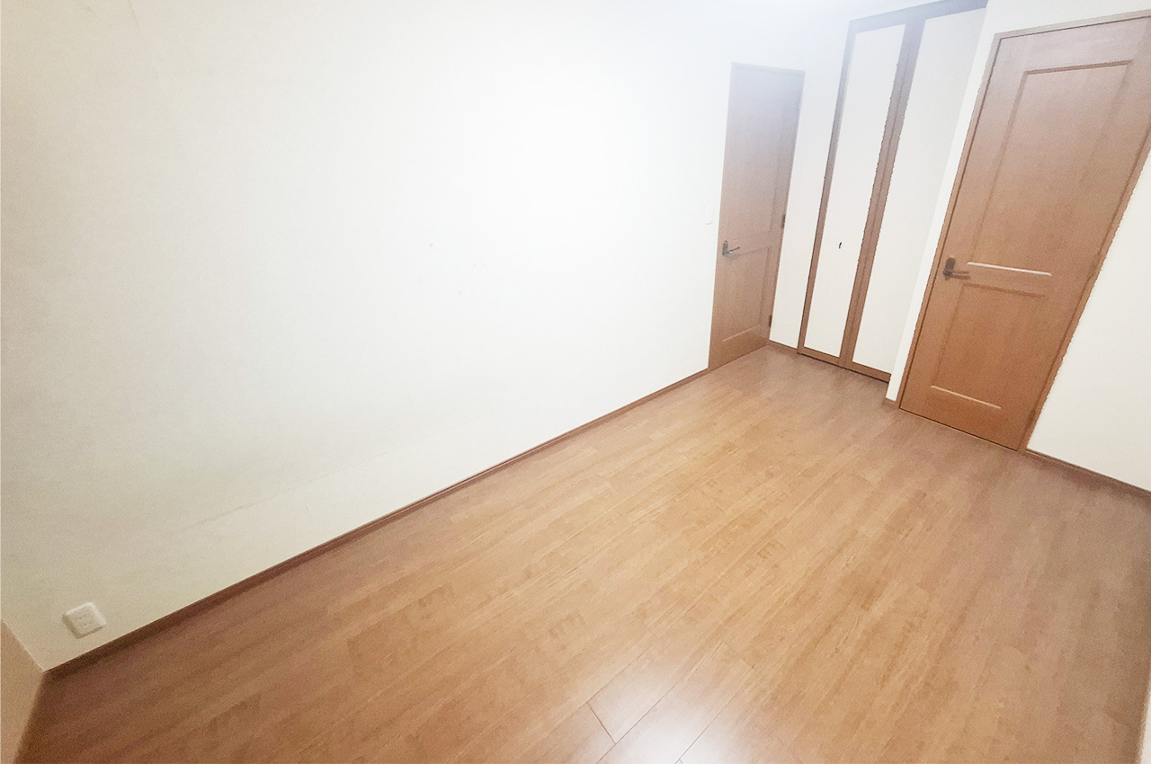洋室1：約5.8帖の洋室はWIC付きで主寝室にも使いやすいです。