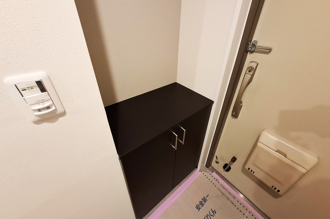 玄関:下駄箱付き。