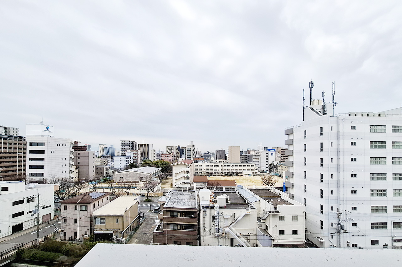 眺望:11階建ての8階部分で開けた眺望を楽しめます。