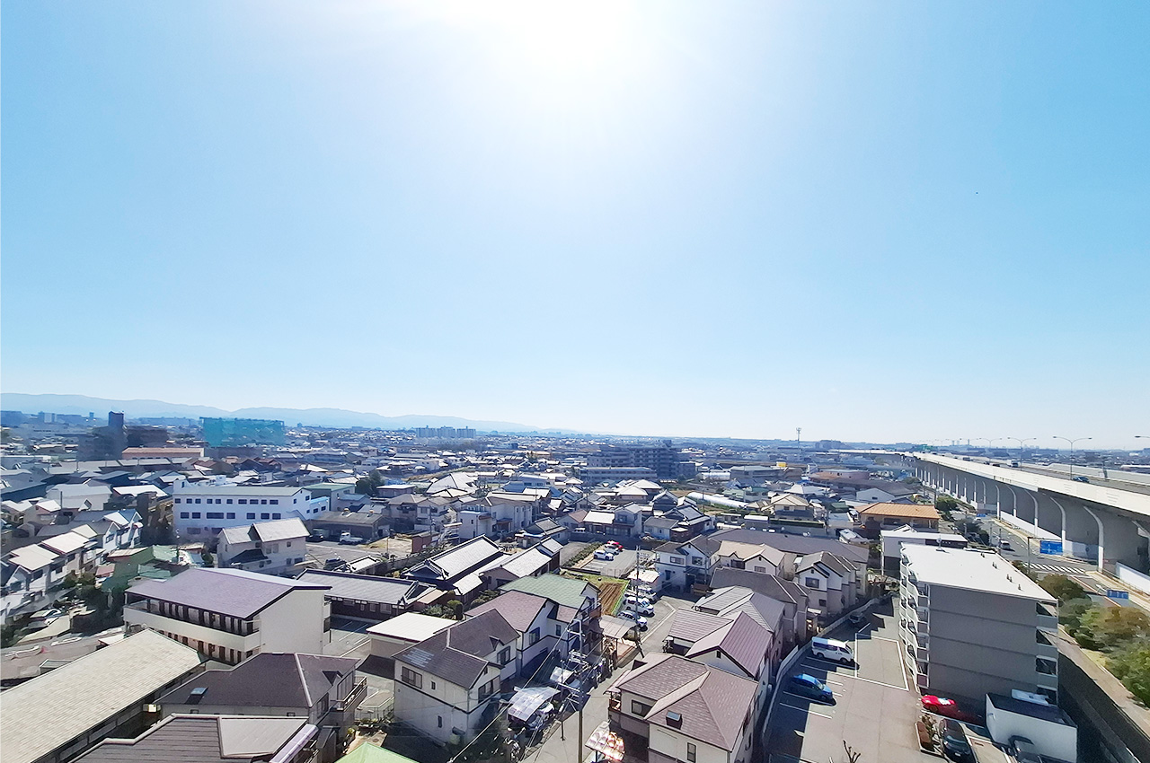 眺望:15階建ての9階部分で開けた眺望を楽しめます。