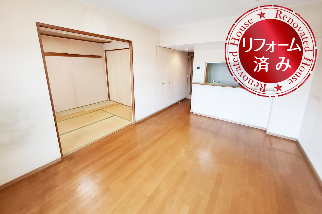 LDK（実際の写真）：隣接した和室と一体利用すれば約20帖の広々とした空間に。